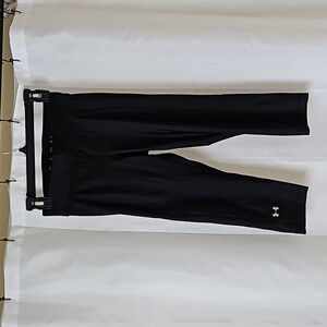 UA womens Heat Gear Compression leggings croped